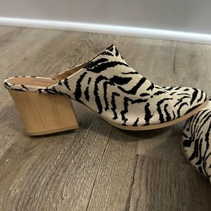 Qupid Zebra Print stylish clogs. Worn once. Size 6.5
